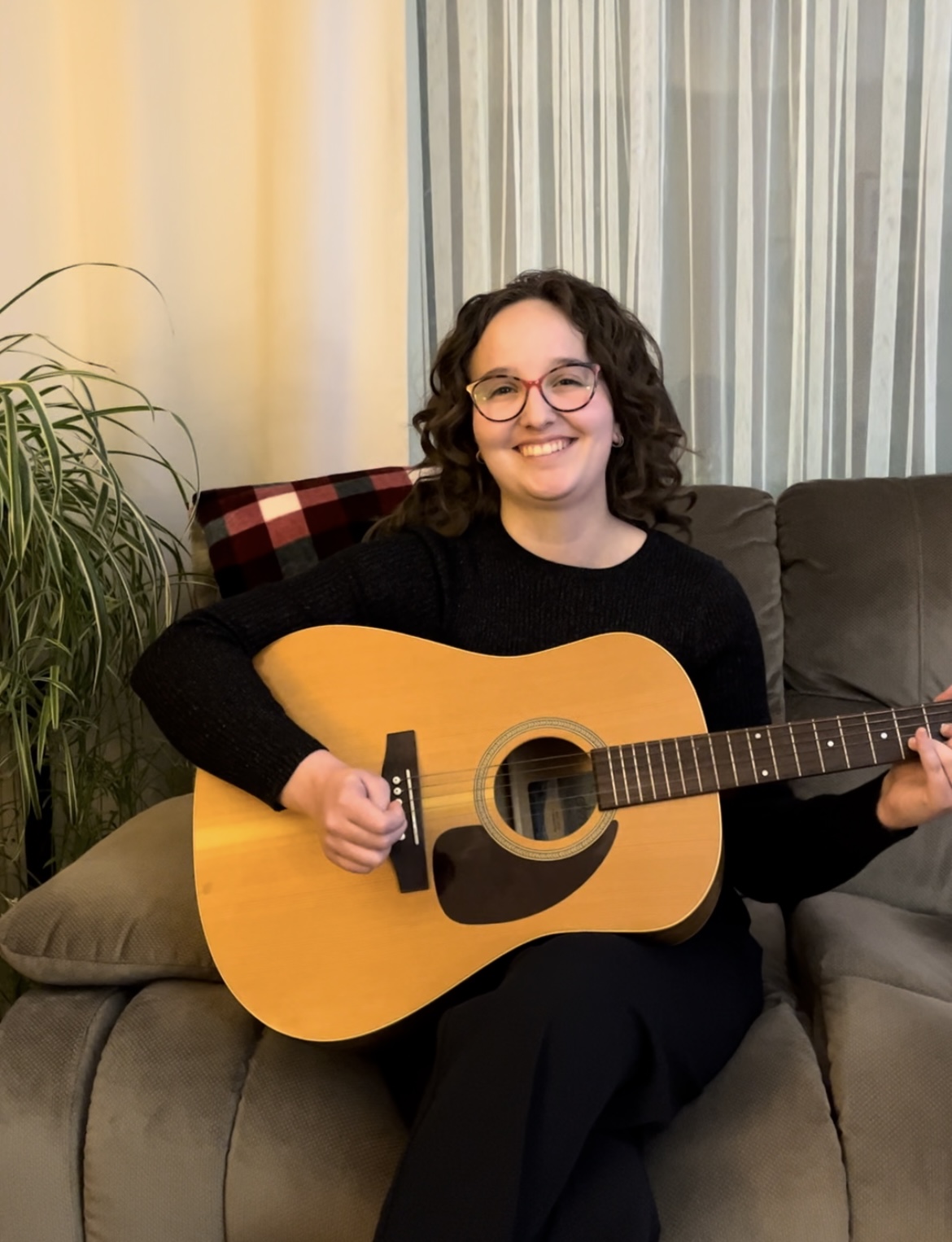 Enjoy A Performance by Meadoe Cudmore